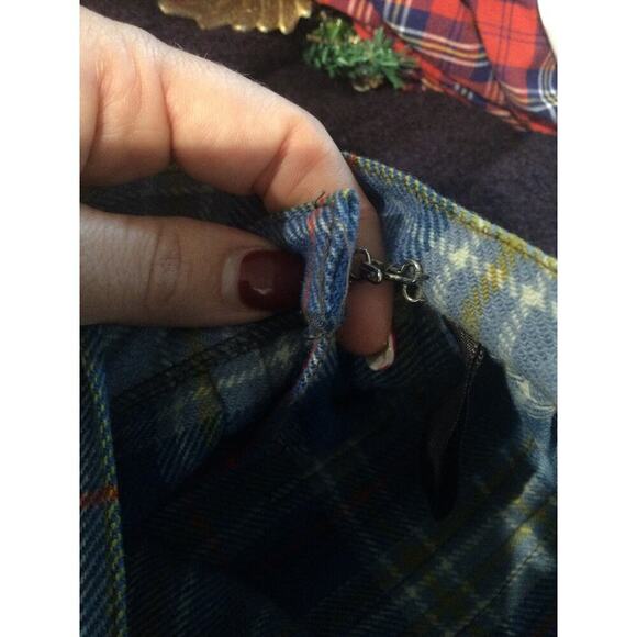 Vtg Brown's of Bermuda Wool Pleated Skirt Womens 12 Blue Red Plaid Modest Tartan - Picture 6 of 8